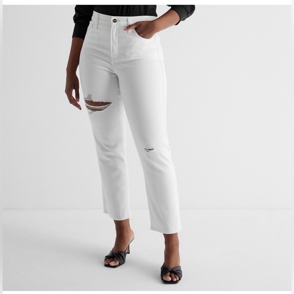 Express High Waisted White Ripped Straight Ankle Jeans. Size 6.